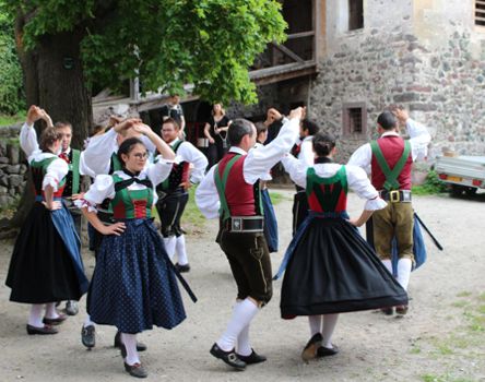 Folkloristic dancing group of Villanders