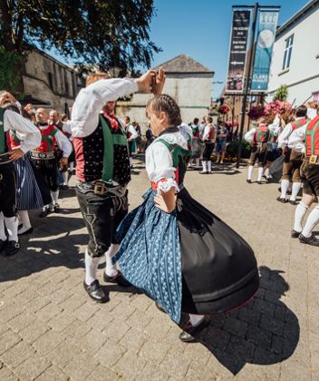 Folkloristic dancing group of Villanders